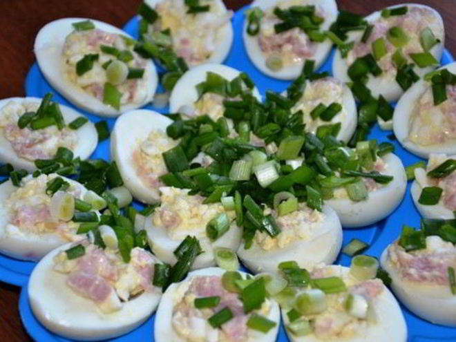 Рецепт фаршированных яиц с сыром пармезан