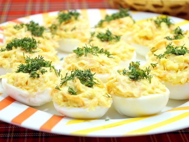 Рецепт фаршированных яиц с сыром