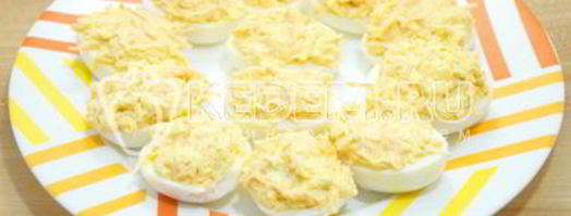 фаршированные яйца с сыром. Шаг 7