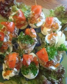 Канапе яйца фаршированные ореховой начинкой