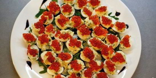 Перепелиные яйца, фаршированные икрой