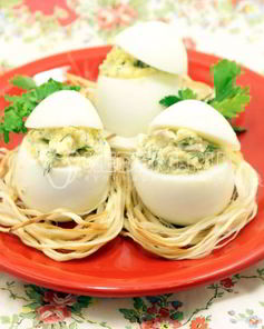 Яйца фаршированные Гнездышки