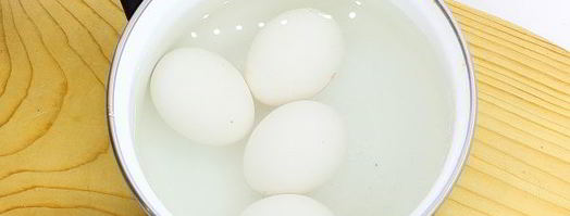 яйца, фаршированные крабовыми палочками. Шаг 4