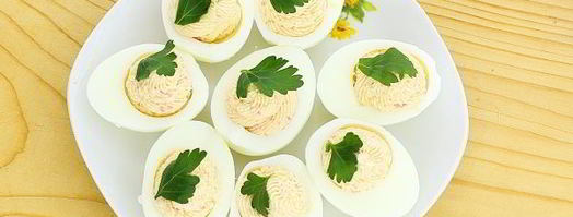 яйца, фаршированные крабовыми палочками. Шаг 10