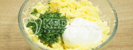 яйца фаршированные красной икрой. Шаг 4