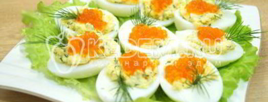 яйца фаршированные красной икрой. Шаг 6