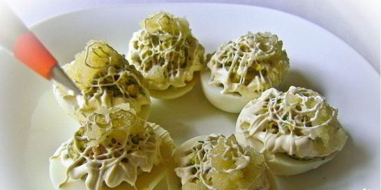 Яйца, фаршированные печенью трески