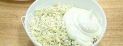 яйца фаршированные сельдью. Шаг 5