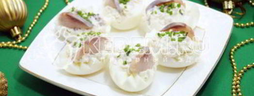 яйца фаршированные сельдью. Шаг 8