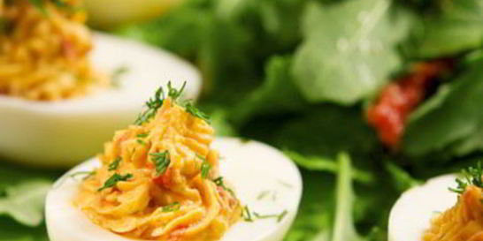 Яйца, фаршированные семгой и сливочным сыром