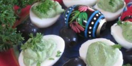 Яйца, фаршированные шпинатом