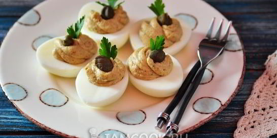 Яйца, фаршированные шпротами