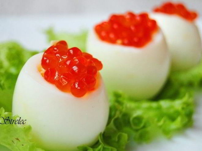 Рецепт яиц, фаршированных суфле из семги и красной икры