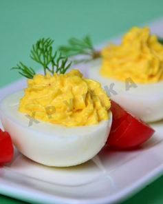 Закуска яйца фаршированные зеленью с твердым сыром