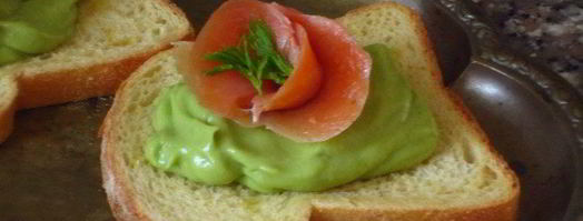 чесночные гренки с муссом из авокадо и лососем. Шаг 5