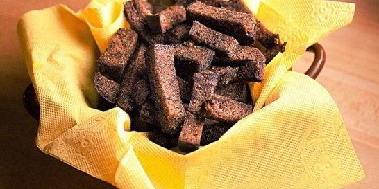 Чесночные гренки в духовке к пиву