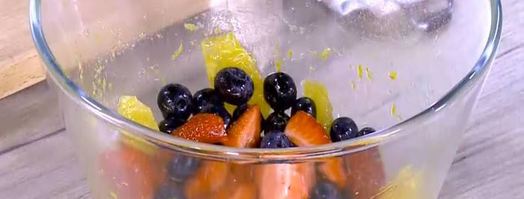 французские гренки с апельсином и ягодами. Шаг 4