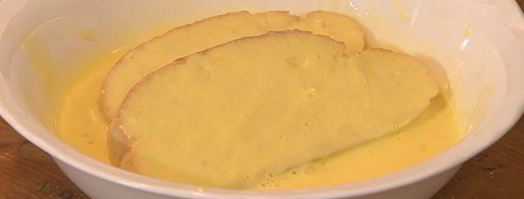 французские гренки с прошутто и салатом из руколы. Шаг 4