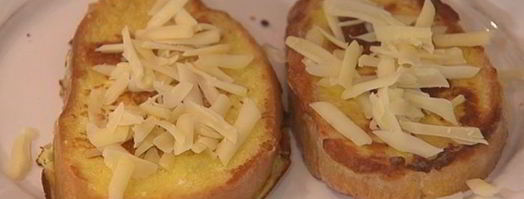 французские гренки с прошутто и салатом из руколы. Шаг 7