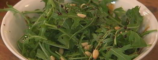 французские гренки с прошутто и салатом из руколы. Шаг 8