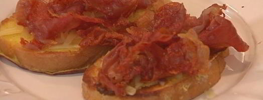 французские гренки с прошутто и салатом из руколы. Шаг 9