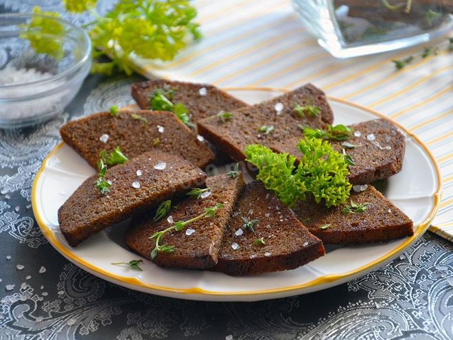 Рецепт гренков из черного хлеба с чесноком