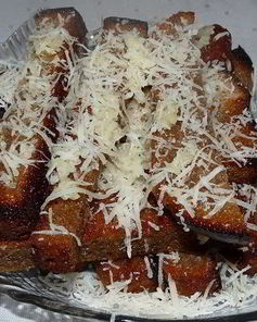 Гренки из черного хлеба с сыром и чесноком