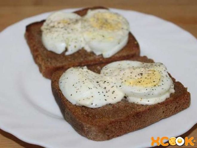 Рецепт гренков из черного хлеба с вареным яйцом