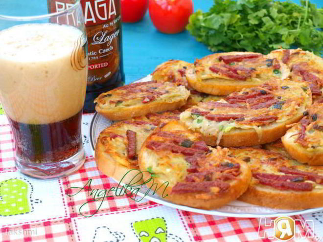 Рецепт гренков с колбасой и картофелем