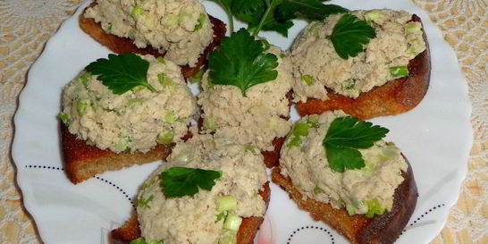 Гренки с курицей и чесноком