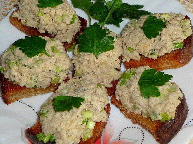 Рецепт гренков с курицей и чесноком