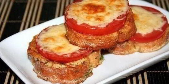 Гренки с сыром и помидорами к завтраку