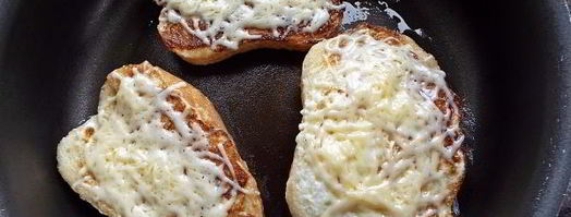 гренки с сыром и яйцом на сковороде. Шаг 14