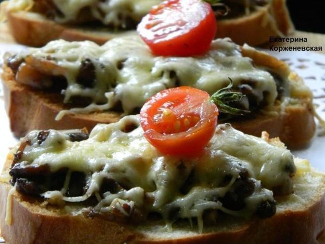 Рецепт сырных гренков с грибами
