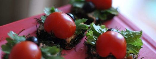 бутерброды канапе божья коровка. Шаг 4