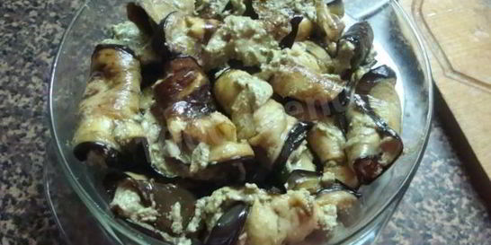 Канапе из баклажан с ореховым соусом