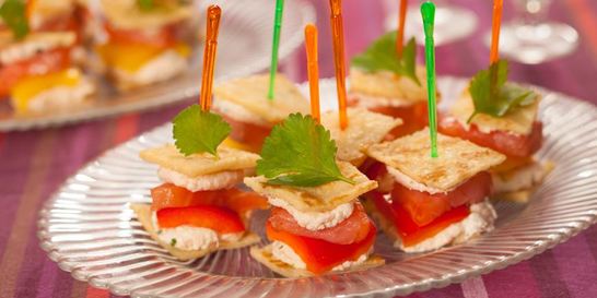 Канапе из блинов с красной рыбой