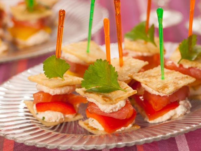 Рецепт канапе из блинов с красной рыбой