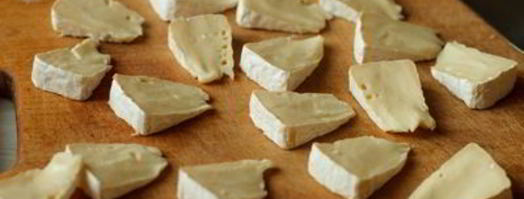 канапе с камамбером и персиком. Шаг 5