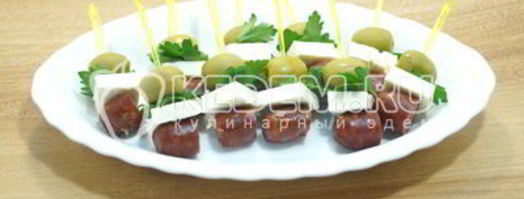 канапе с копчеными колбасками. Шаг 6