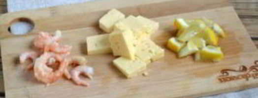 канапе с креветками на шпажках. Шаг 3