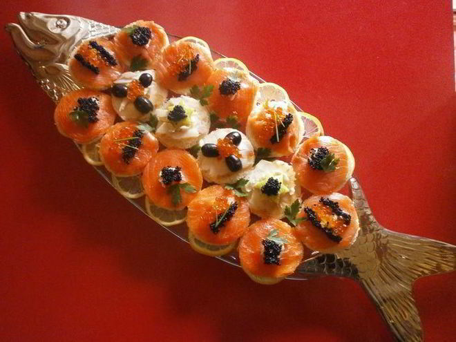 Рецепт канапе с лососем и ароматным маслом