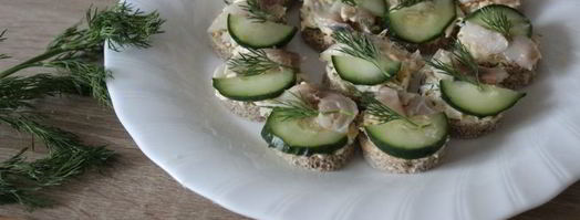 канапе с маринованной скумбрией и яичной намазкой. Шаг 6