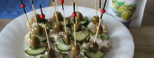 канапе с маринованной скумбрией и яичной намазкой. Шаг 7