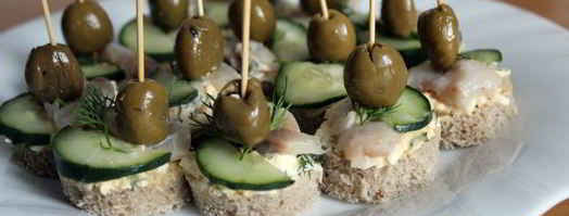 канапе с маринованной скумбрией и яичной намазкой. Шаг 8