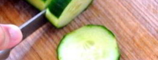 канапе с огурцом и красной рыбой. Шаг 4