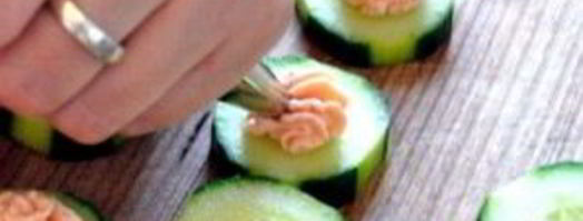 канапе с огурцом и красной рыбой. Шаг 5