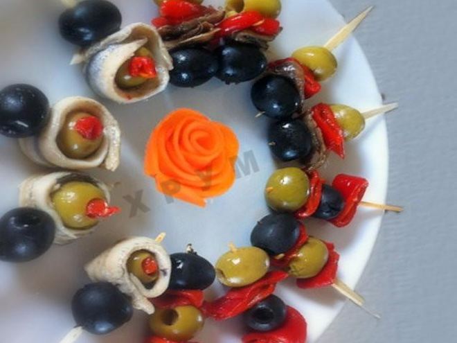Рецепт канапе с оливками на шпажках