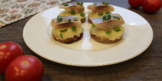 Канапе с сельдью