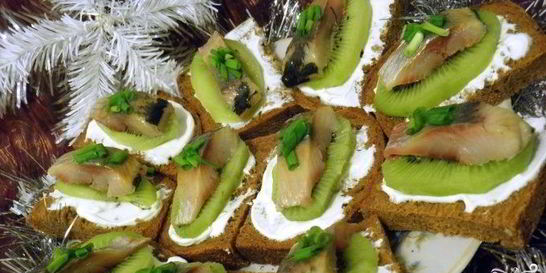 Канапе с селедкой и картошкой